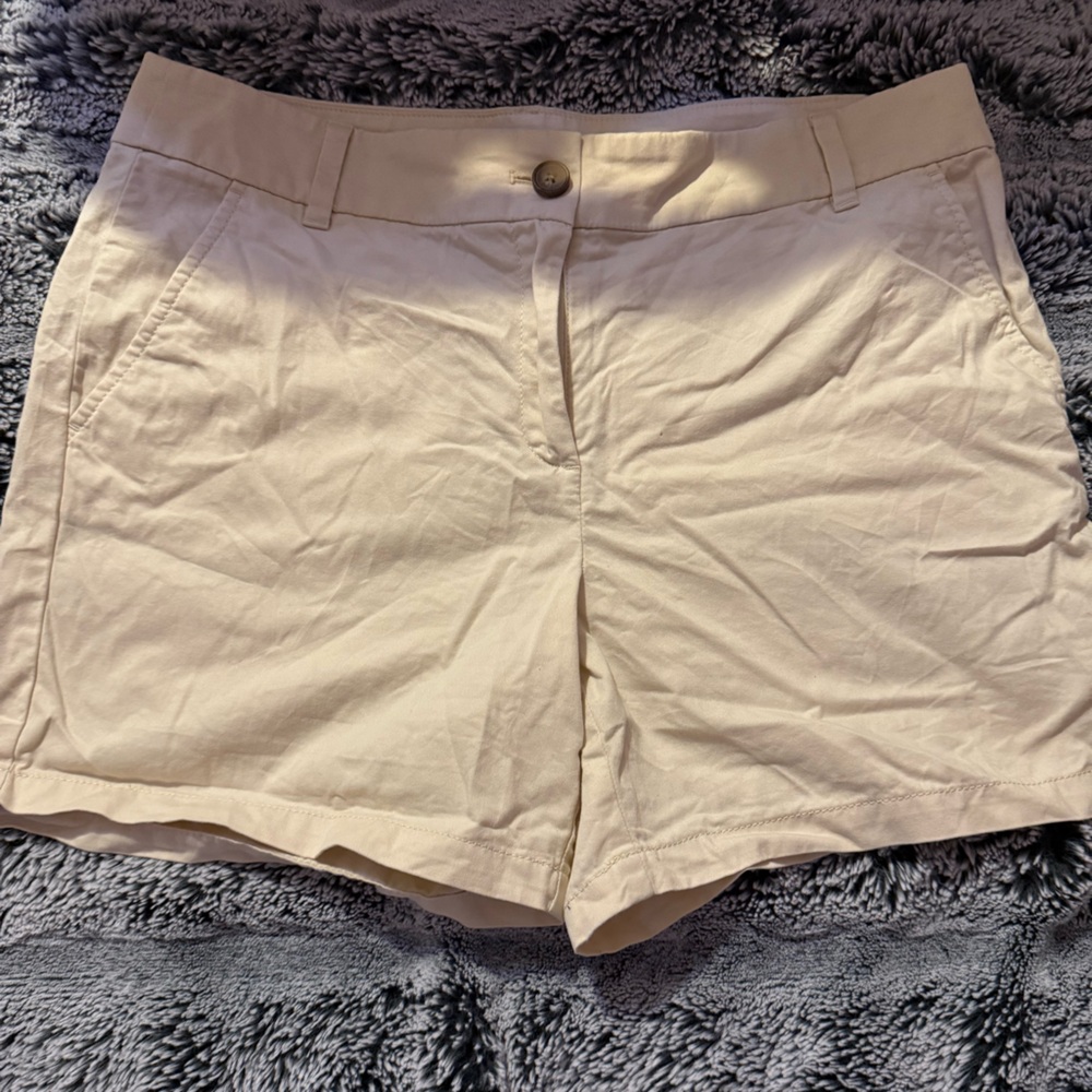 LOFT 6” Khaki Shorts